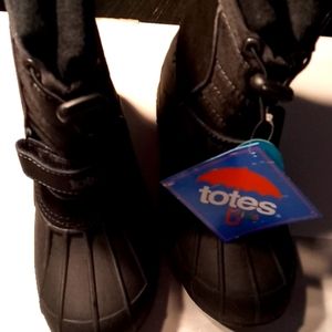 NWT. Totes size 3 black boots